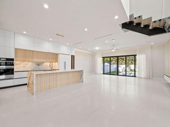 1135 NE 11th Ave, Fort Lauderdale FL 33304