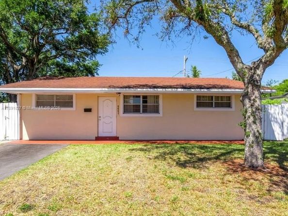 6441 Allen St, Hollywood FL 33024