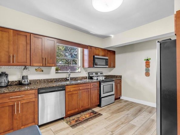6441 Allen St, Hollywood FL 33024