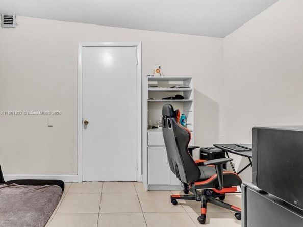 6441 Allen St, Hollywood FL 33024