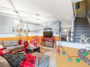 707 SE 32nd Ter, Homestead FL 33033