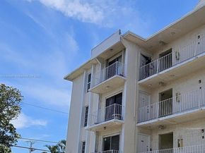 2138 SW 6 St 403, Miami FL 33135