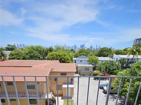 2138 SW 6 St 403, Miami FL 33135
