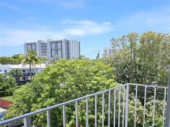 2138 SW 6 St 403, Miami FL 33135