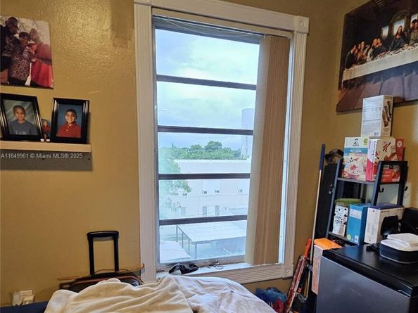 2138 SW 6 St 403, Miami FL 33135