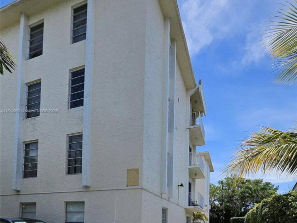 2138 SW 6 St 403, Miami FL 33135
