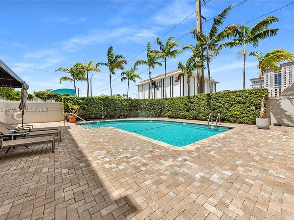 2351 Douglas Rd 1204, Miami FL 33145