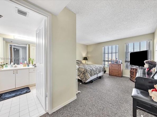 2351 Douglas Rd 1204, Miami FL 33145