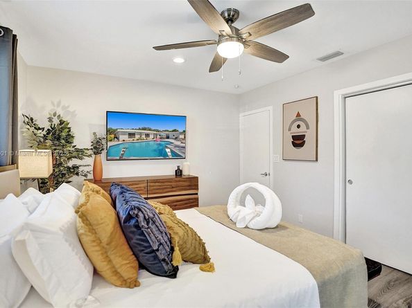 1960 SW 51st Ter, Plantation FL 33317