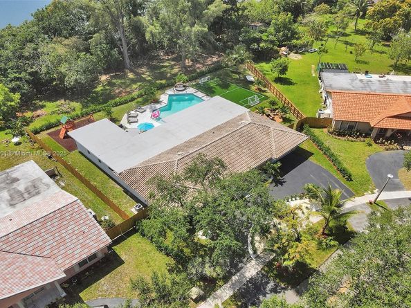 1960 SW 51st Ter, Plantation FL 33317