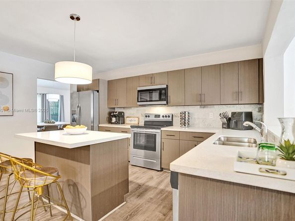 1960 SW 51st Ter, Plantation FL 33317
