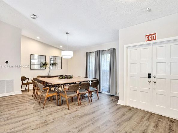 1960 SW 51st Ter, Plantation FL 33317