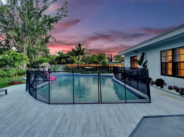1960 SW 51st Ter, Plantation FL 33317