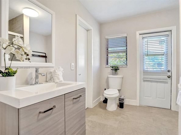 1960 SW 51st Ter, Plantation FL 33317