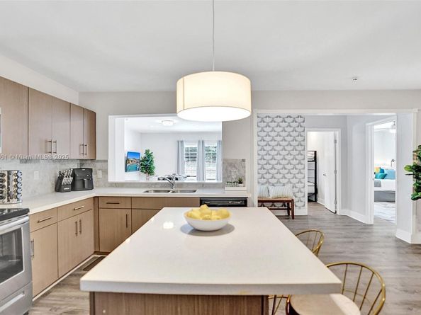 1960 SW 51st Ter, Plantation FL 33317