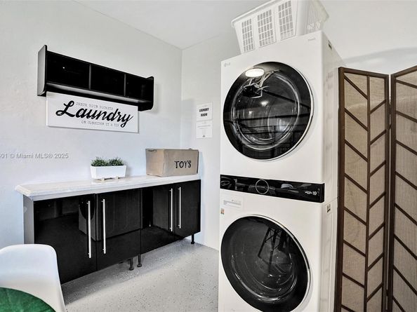 1960 SW 51st Ter, Plantation FL 33317