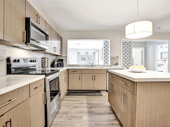 1960 SW 51st Ter, Plantation FL 33317