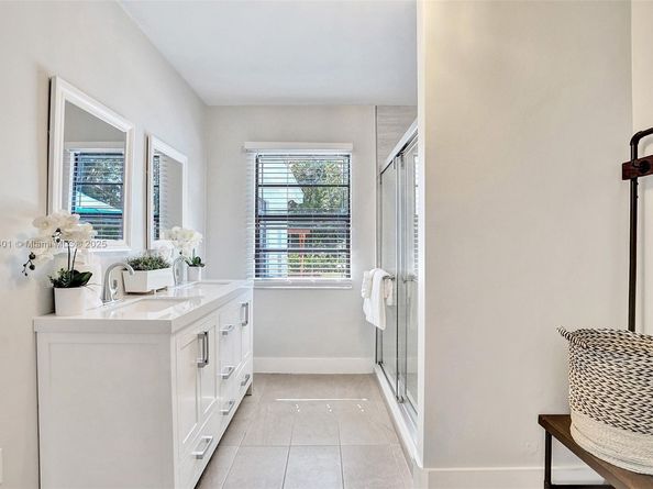 1960 SW 51st Ter, Plantation FL 33317
