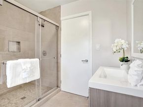1960 SW 51st Ter, Plantation FL 33317