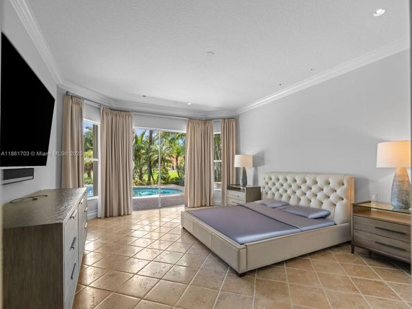 10915 NW 2nd St, Plantation FL 33324