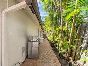 10915 NW 2nd St, Plantation FL 33324