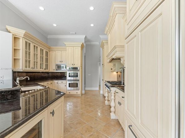 10915 NW 2nd St, Plantation FL 33324