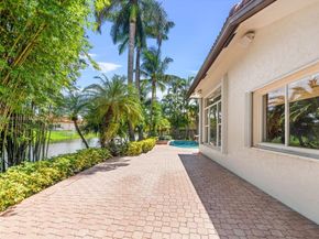 10915 NW 2nd St, Plantation FL 33324