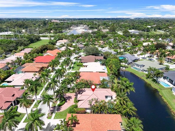 10915 NW 2nd St, Plantation FL 33324