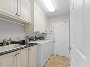 10915 NW 2nd St, Plantation FL 33324