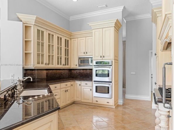 10915 NW 2nd St, Plantation FL 33324