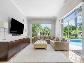 10915 NW 2nd St, Plantation FL 33324
