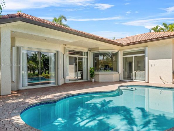 10915 NW 2nd St, Plantation FL 33324