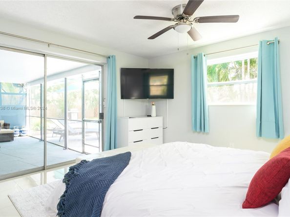 80 NW 40th St, Oakland Park FL 33309