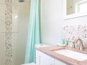 80 NW 40th St, Oakland Park FL 33309