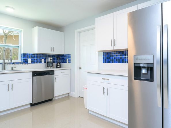 80 NW 40th St, Oakland Park FL 33309
