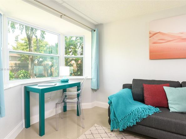 80 NW 40th St, Oakland Park FL 33309