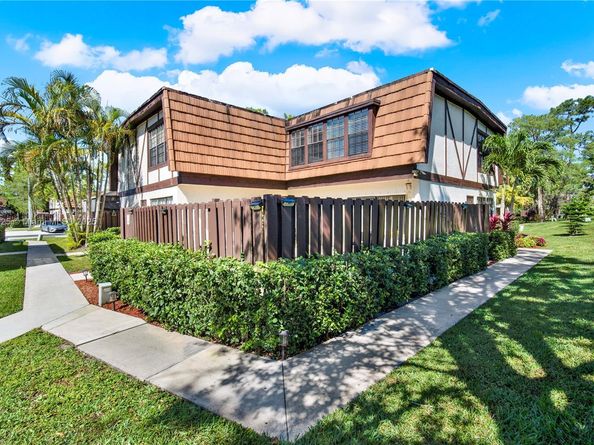 130 Weybridge Cir Unit C, Royal Palm Beach FL 33411