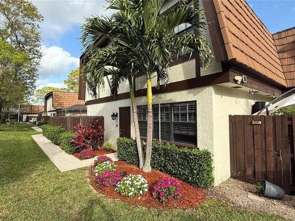 130 Weybridge Cir Unit C, Royal Palm Beach FL 33411