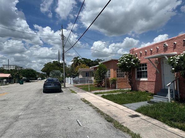 3565 SW 14th St, Miami FL 33145