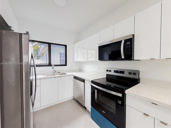 8030-8034 NW 14 pl., Miami FL 33147