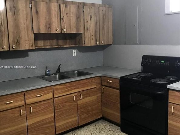 3121 NW 103rd St, Miami FL 33147