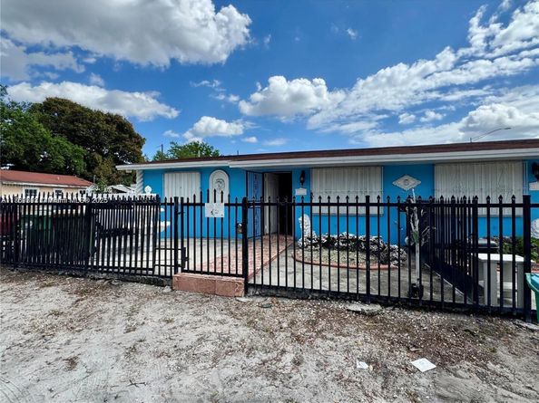 3121 NW 103rd St, Miami FL 33147