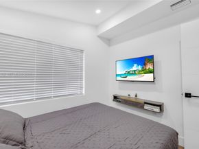 121 NW 53rd St, Miami FL 33127