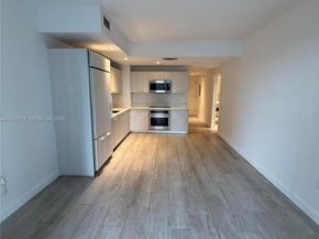 45 SW 9th St 1004, Miami FL 33130