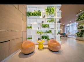 45 SW 9th St 1004, Miami FL 33130