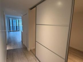 45 SW 9th St 1004, Miami FL 33130