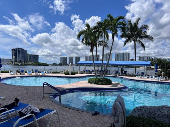3530 Mystic Pointe Dr 1212, Aventura FL 33180