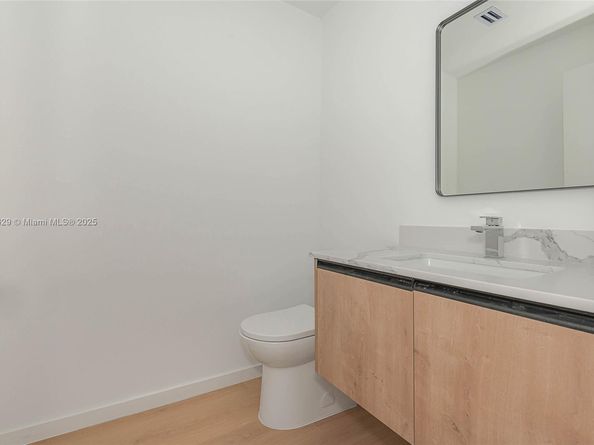 854 SE 12 ct 8, Fort Lauderdale FL 33316