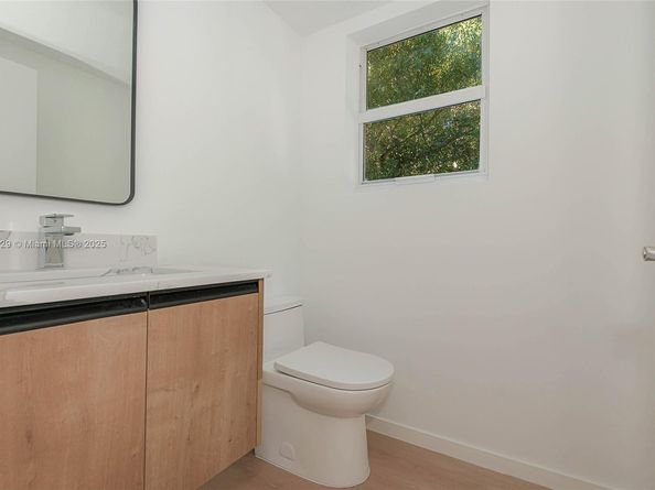 854 SE 12 ct 8, Fort Lauderdale FL 33316
