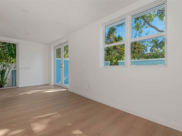 854 SE 12 ct 8, Fort Lauderdale FL 33316